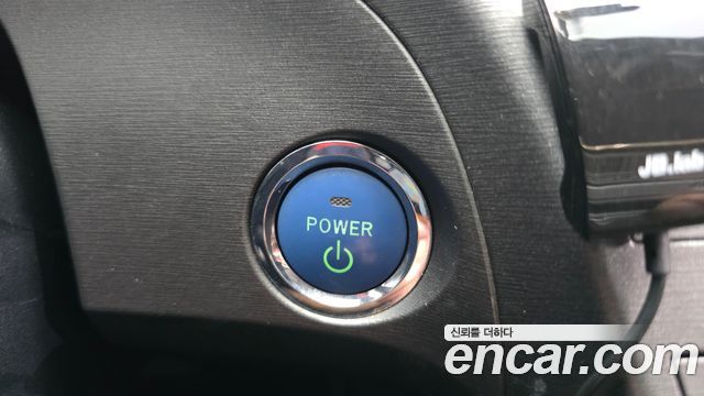 Toyota Prius 2015 — photo 30