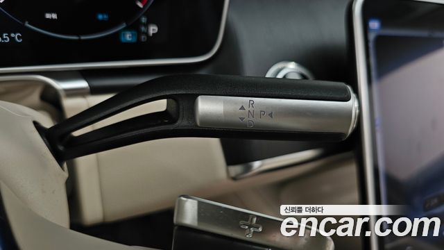 Mercedes-Benz S-Class 2023 — photo 12