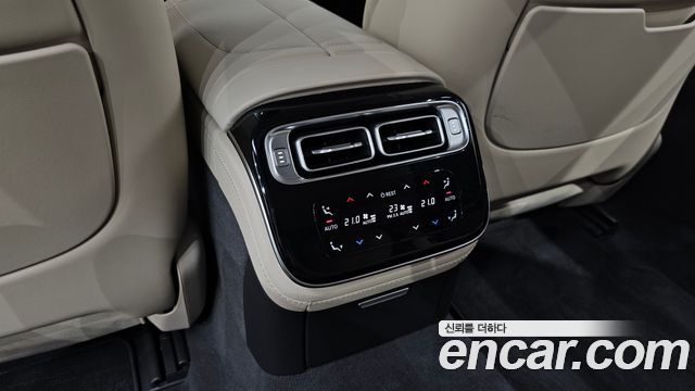 Mercedes-Benz S-Class 2023 — photo 38