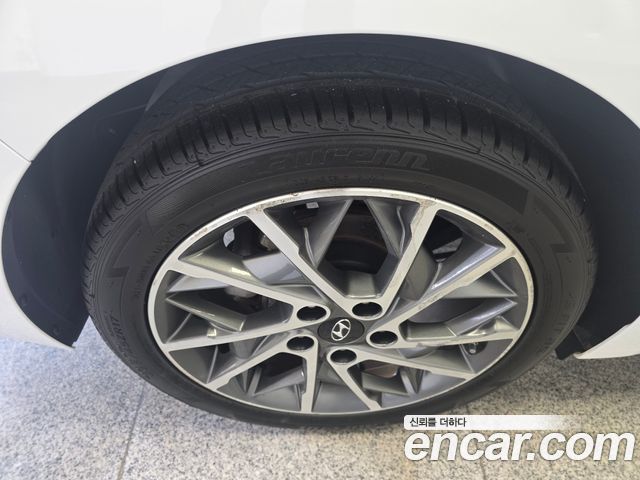 Hyundai AVANTE 2020 — photo 13