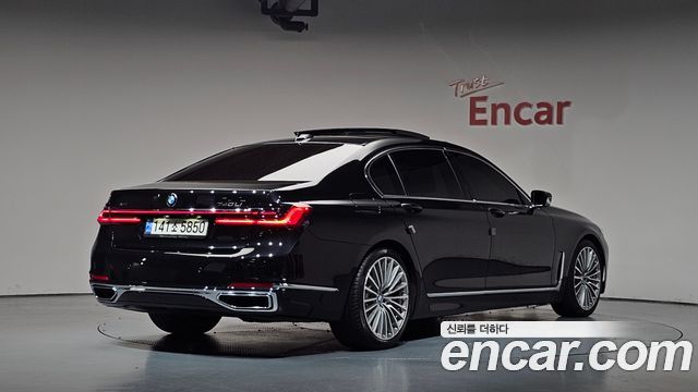 BMW 7-Series 2022 — photo 2