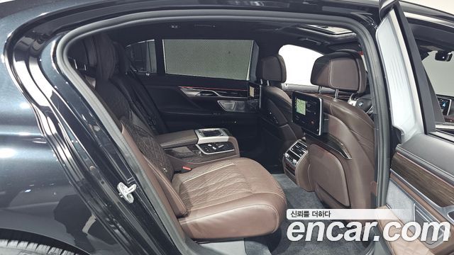 BMW 7-Series 2022 — photo 17