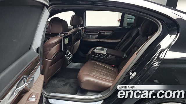 BMW 7-Series 2022 — photo 18