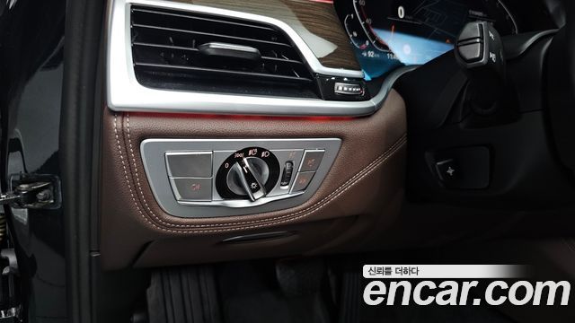 BMW 7-Series 2022 — photo 32