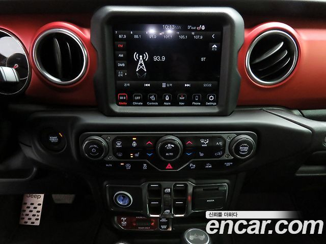 Jeep Wrangler 2021 — photo 10