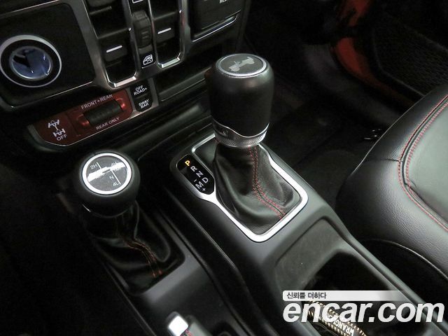 Jeep Wrangler 2021 — photo 11