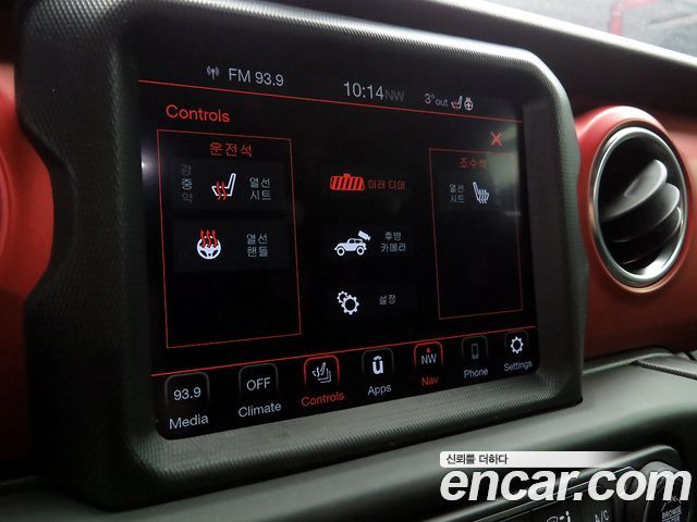Jeep Wrangler 2021 — photo 16