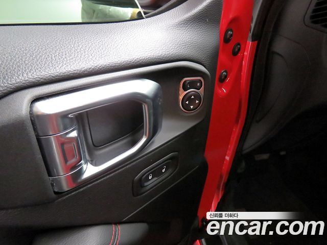 Jeep Wrangler 2021 — photo 17
