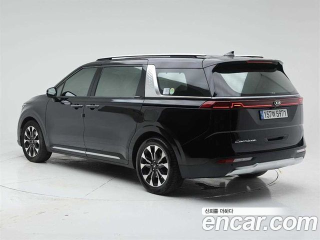 Kia Canival 2021 — photo 4