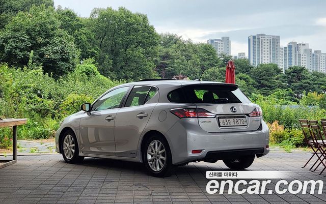 Lexus CT200h 2011 — photo 2