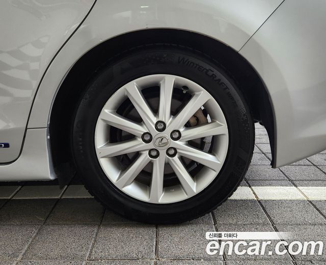 Lexus CT200h 2011 — photo 5