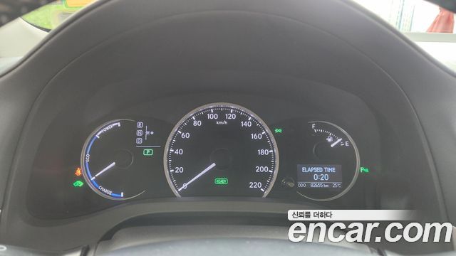 Lexus CT200h 2011 — photo 8