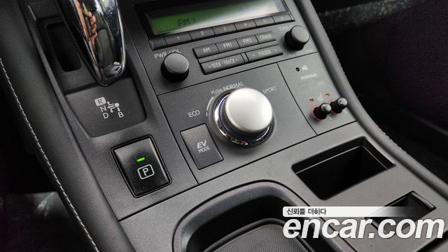 Lexus CT200h 2011 — photo 9