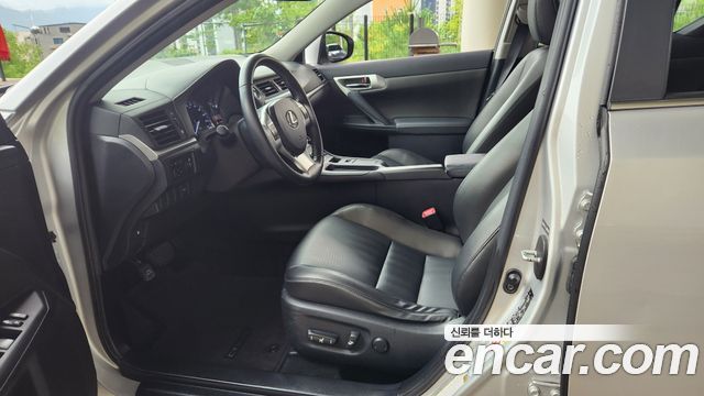 Lexus CT200h 2011 — photo 10