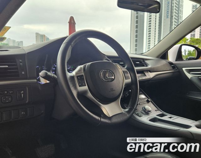 Lexus CT200h 2011 — photo 13