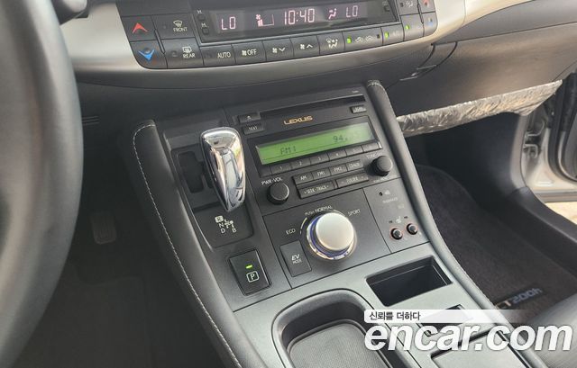 Lexus CT200h 2011 — photo 15