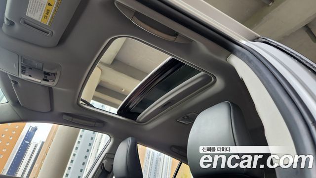 Lexus CT200h 2011 — photo 16