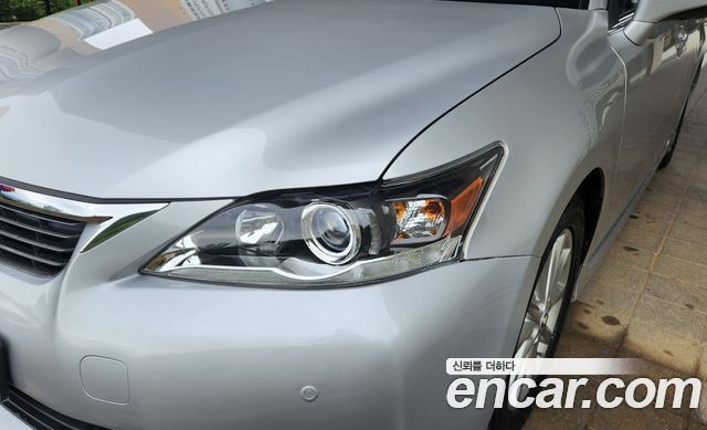 Lexus CT200h 2011 — photo 19