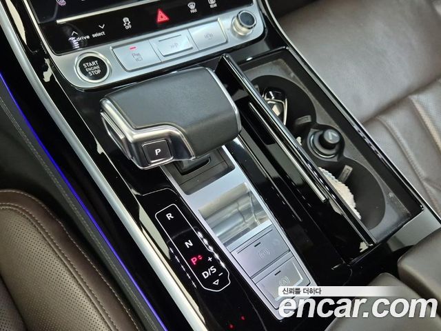 Audi A8 2021 — photo 8
