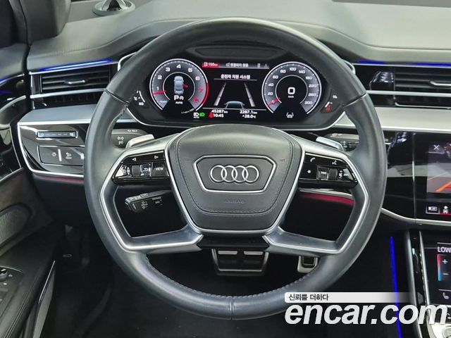 Audi A8 2021 — photo 9
