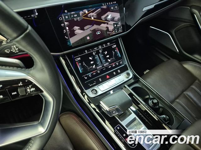Audi A8 2021 — photo 10