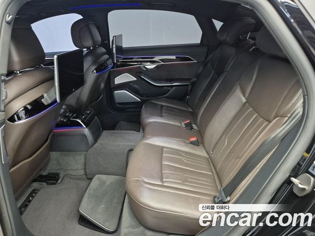 Audi A8 2021 — photo 12