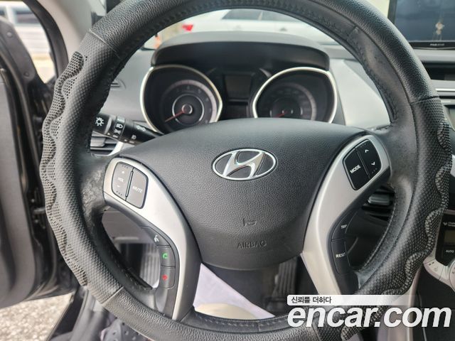 Hyundai AVANTE 2012 — photo 11