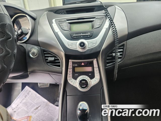 Hyundai AVANTE 2012 — photo 18