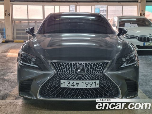 Lexus LS 2020 — photo 2