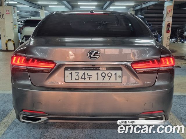 Lexus LS 2020 — photo 3