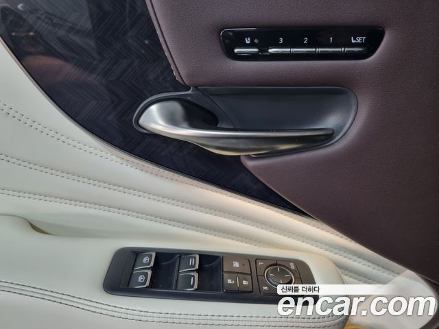 Lexus LS 2020 — photo 13