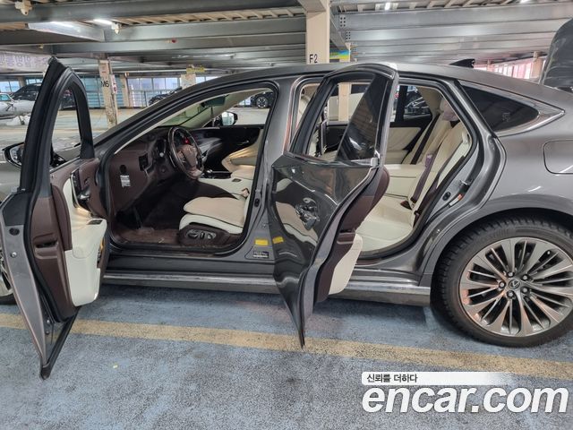 Lexus LS 2020 — photo 19