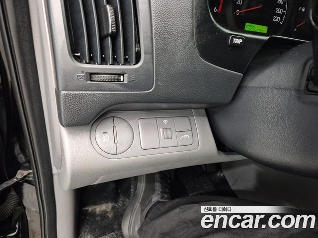 Hyundai Starex 2012 — photo 9