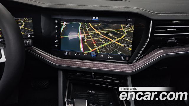 Volkswagen Touareg 2020 — photo 20