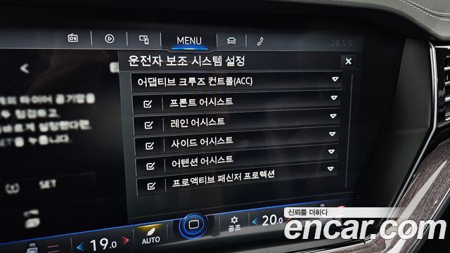 Volkswagen Touareg 2020 — photo 22