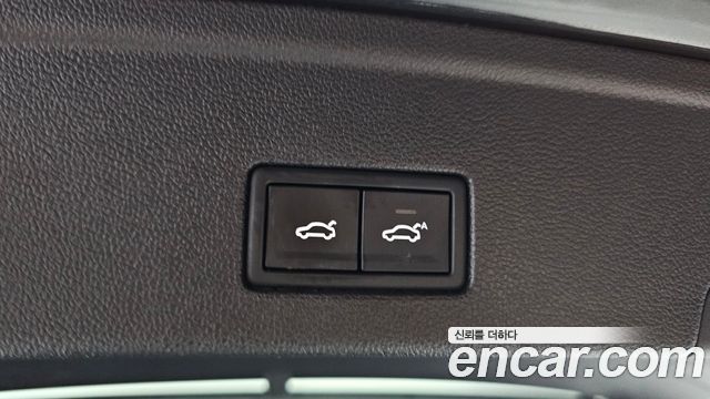 Volkswagen Touareg 2020 — photo 33