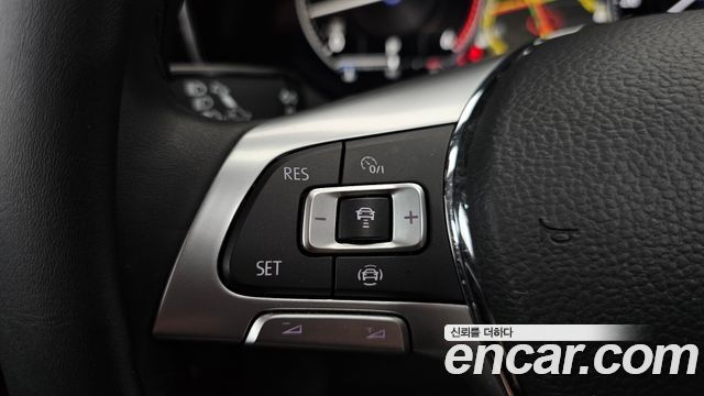 Volkswagen Touareg 2020 — photo 35
