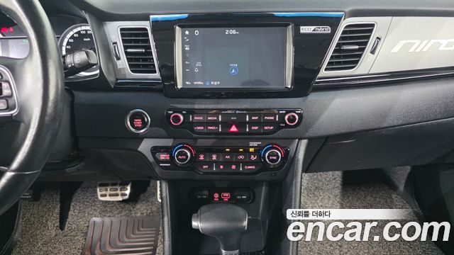 Kia Niro 2018 — photo 23