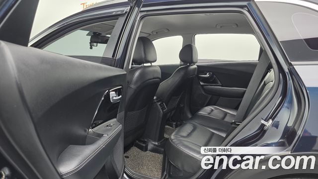 Kia Niro 2018 — photo 28