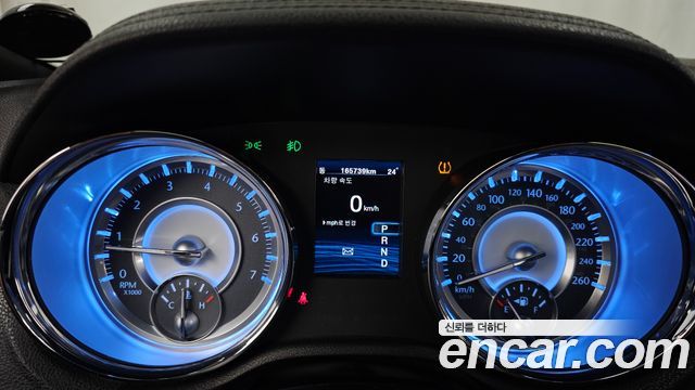 Chrysler 300C 2013 — photo 8