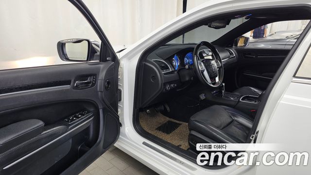 Chrysler 300C 2013 — photo 10