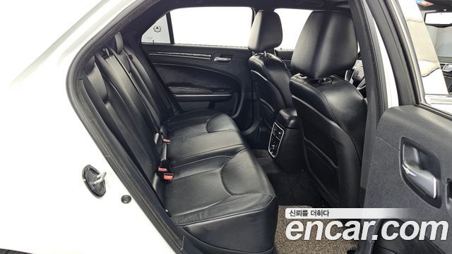 Chrysler 300C 2013 — photo 12
