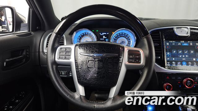 Chrysler 300C 2013 — photo 13