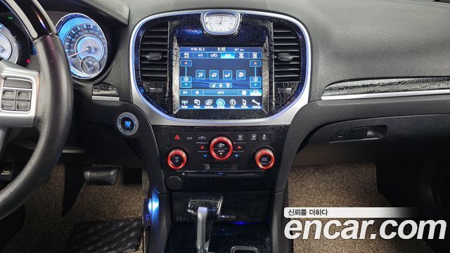 Chrysler 300C 2013 — photo 15