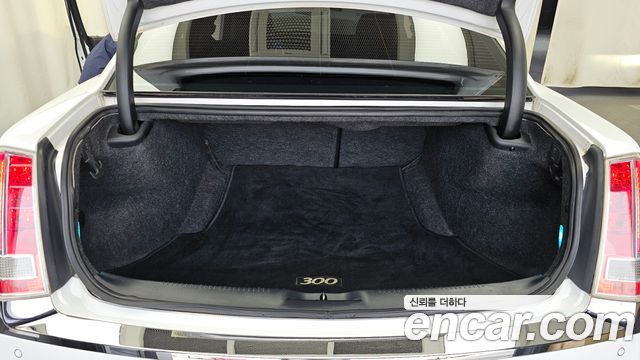 Chrysler 300C 2013 — photo 20