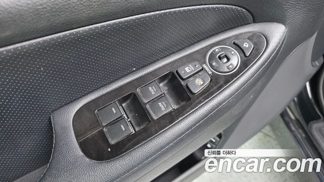 Hyundai Genesis 2013 — photo 12