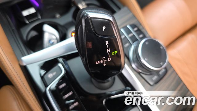 BMW 5-Series 2017 — photo 9