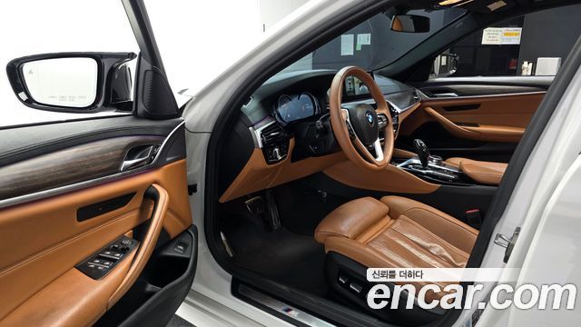 BMW 5-Series 2017 — photo 10