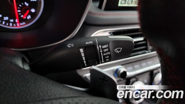 Genesis G70 2019 — photo 37