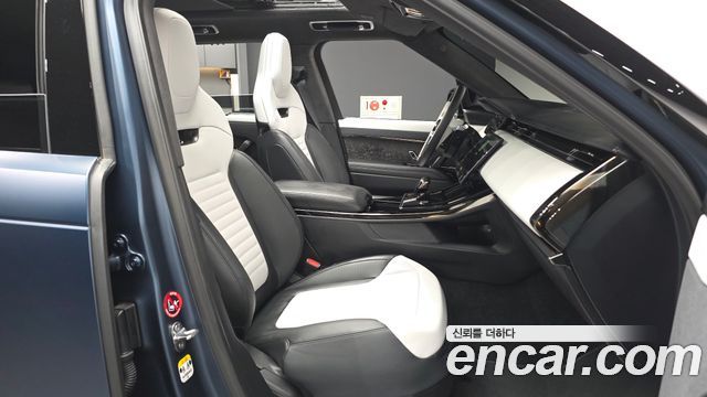 Land Rover Range Rover Sport 2025 — photo 11